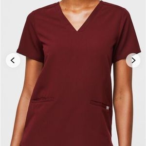 Figs scrub top
